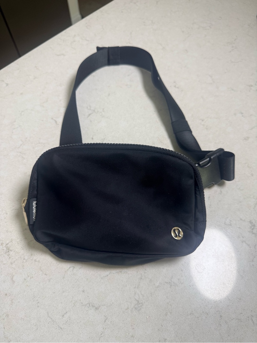 lululemon Everywhere Belt Bag 1L Black Gold Metal Hardware - Picture 2 of 9
